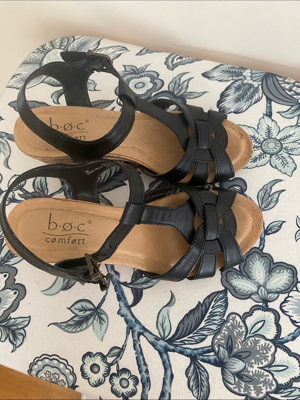 b.o.c. Black Woven Leather T-Strap Women's Sandals